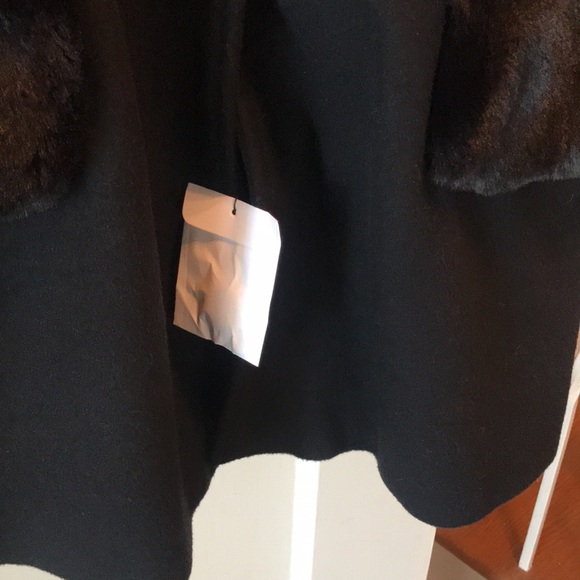DKNY walker coat with faux fur patch pockets, worn once! - Picture 7 of 8